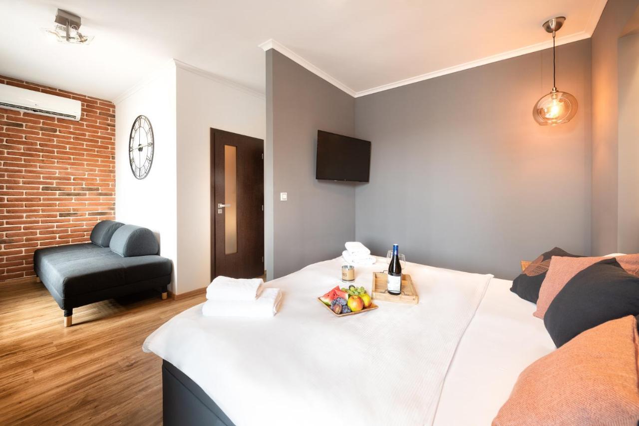Wine & Wellness Hotel Besedni Dum Valtice Bagian luar foto