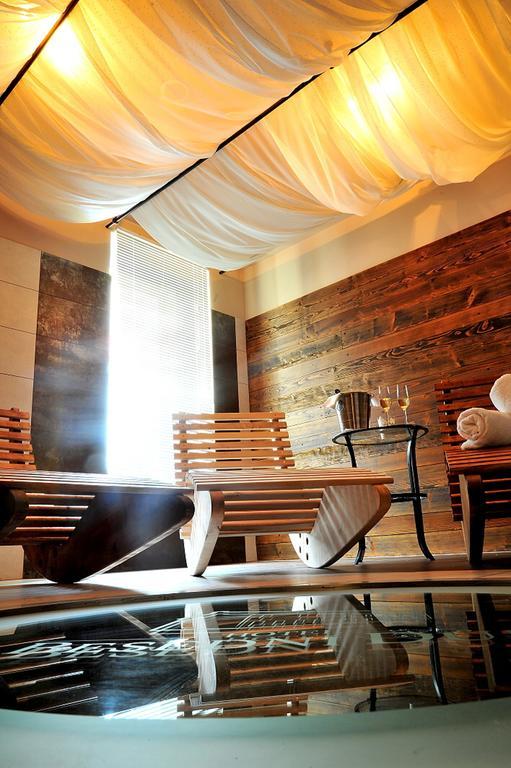 Wine & Wellness Hotel Besedni Dum Valtice Bagian luar foto